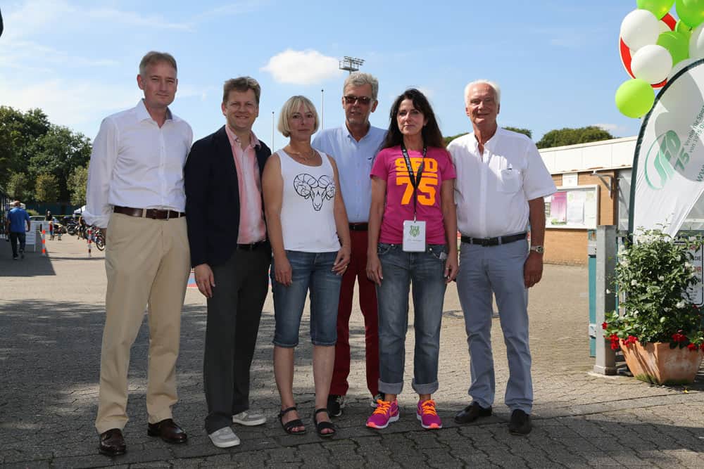 Freuten sich über eine über eine gelungene Veranstaltung: Frank Wolfgramm (Vizepräsident SFD `75 e.V.), Pascal Heithorn (Leiter des Sportamts der Stadt Düsseldorf), Sabine Schmidt (Vorsitzende ISC Düsseldorf Rams), Peter Schwabe (Präsident SSB Düsseldorf), Andrea Haupt (Geschäftsführerin SFD `75 e.V.), Karl Heinz Graf (Bezirksbürgermeister des Stadtbezirks 9)