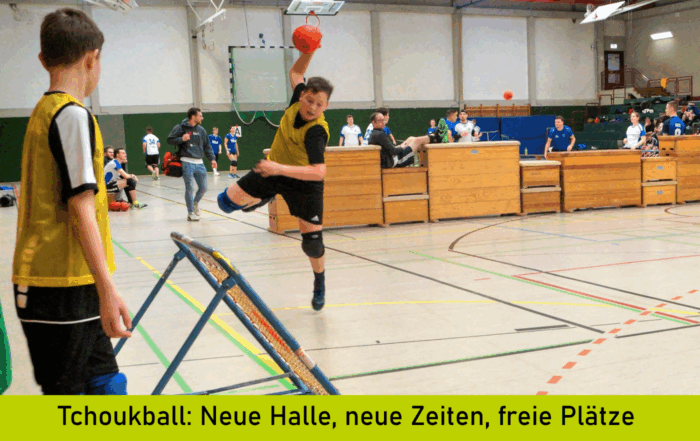 Junge beim Tchoukball spielen